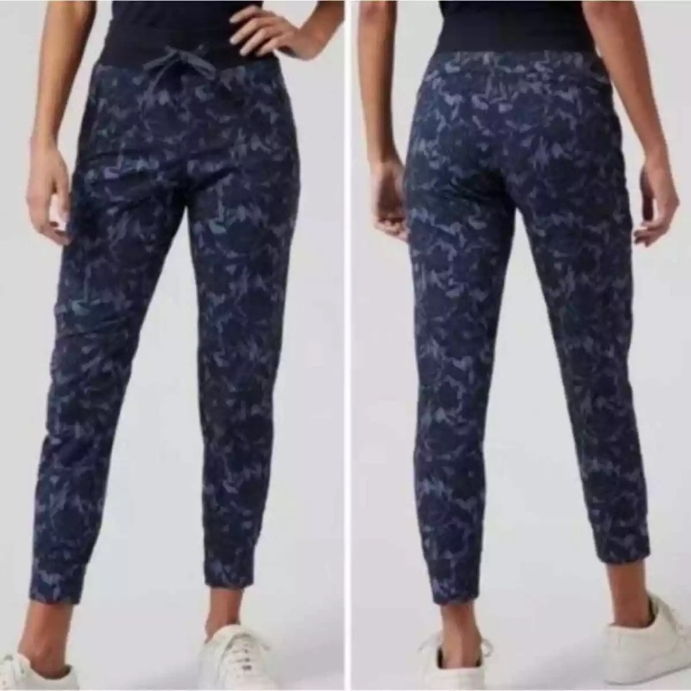 Athleta Trekkie North Jogger Pants Zip Pockets Blue Floral  Print Womens Size 12